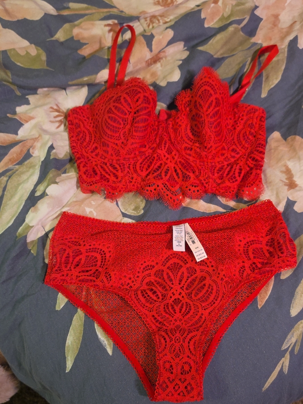 Victoria's Secret Dream Angels Red Lace Multi-Way Bra And Panty Set.